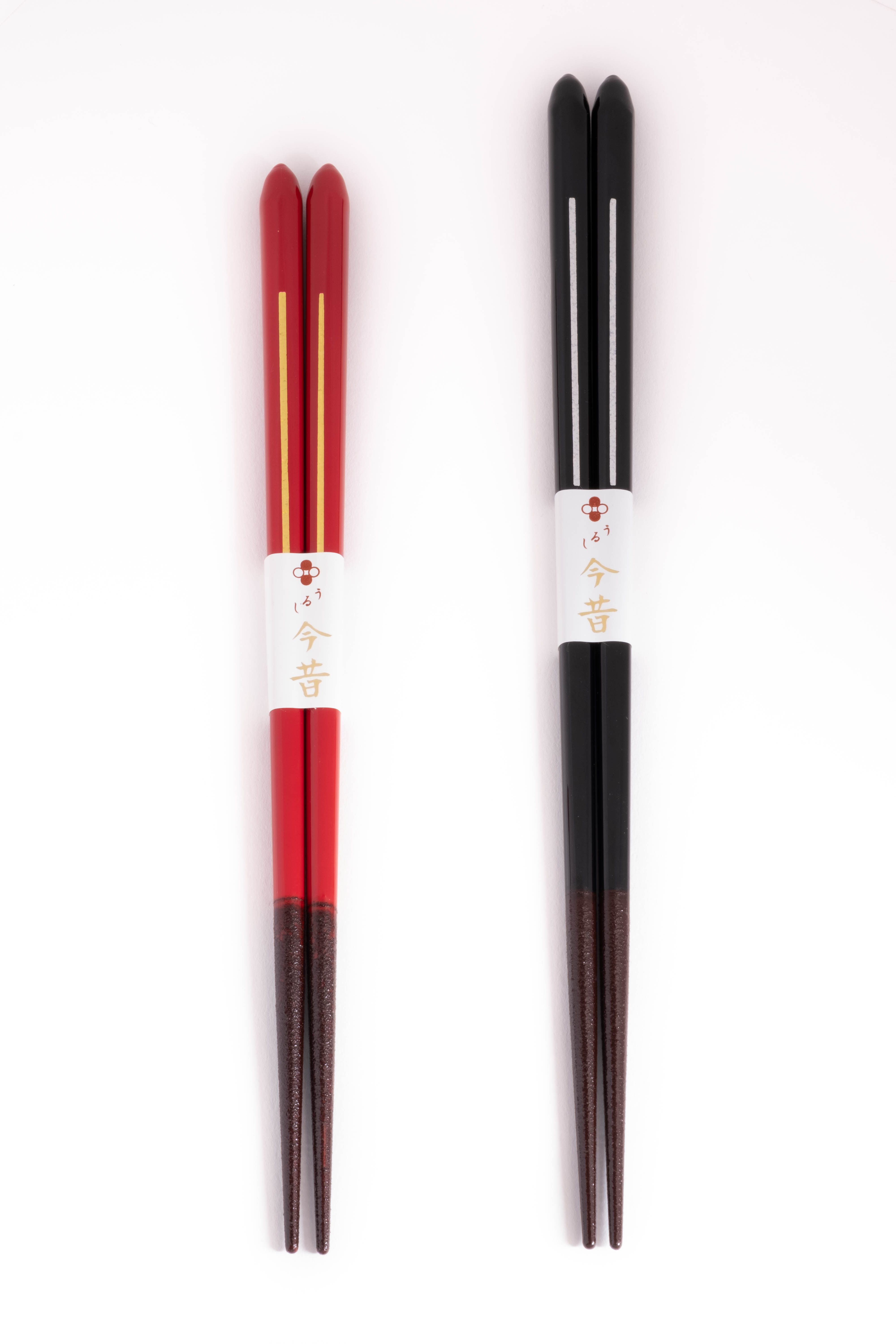 Subtelnie zdobione czerwone pałeczki 21 cm