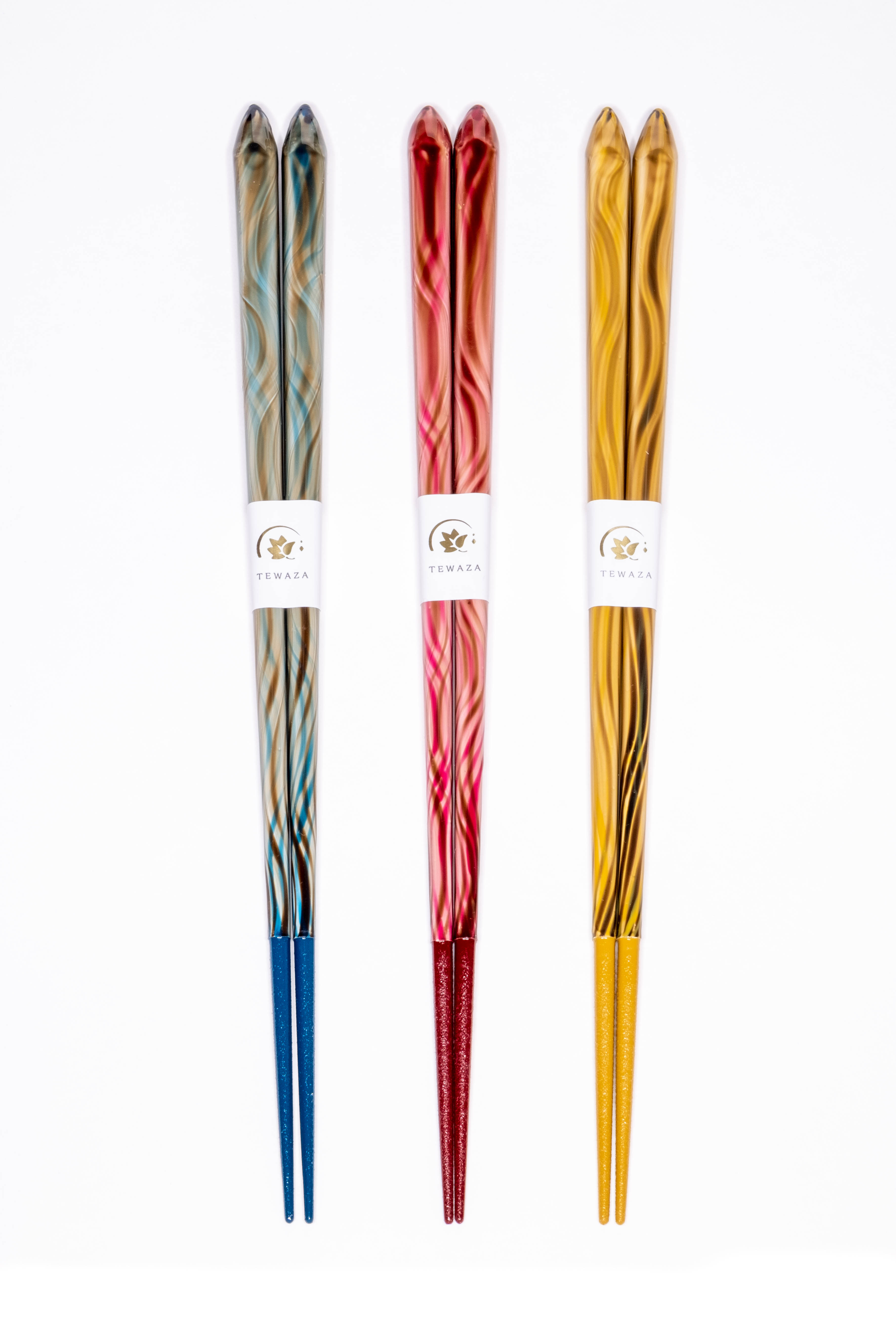 Żółte ręcznie-malowane pałeczki